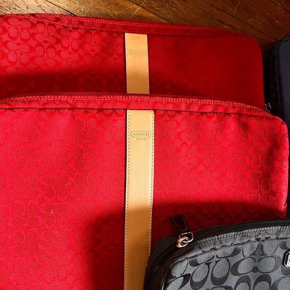 Coach Voyager Signature Red Laptop Sleeve - Picture 2 of 11
